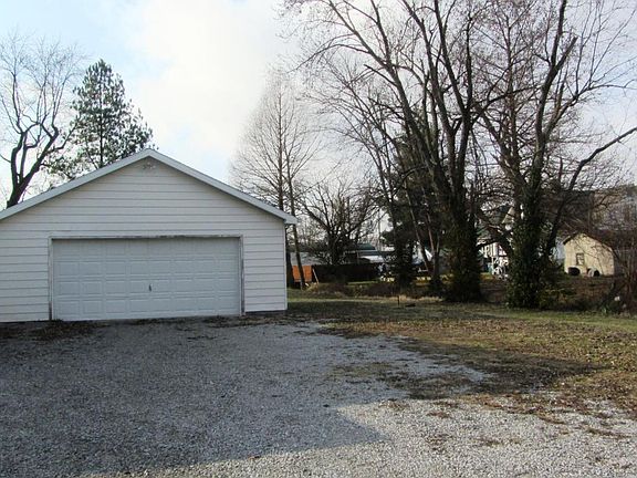 3rd image of 302 S Eisenhower Dr