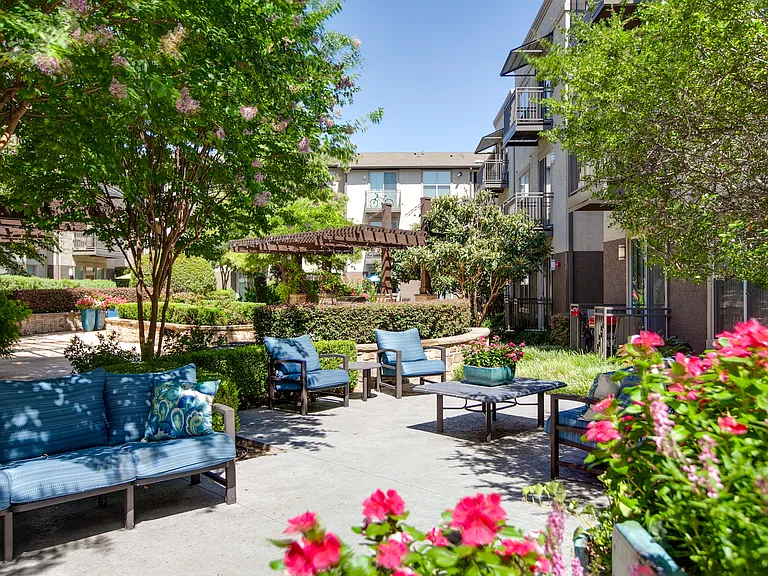 Dallas, TX Apartment Homes — Photo 24