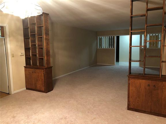 4th image of 938 Winfield Ct