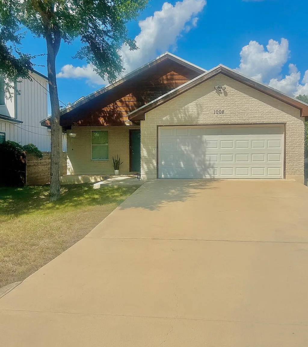 1008 N Bishop St — Photo 1
