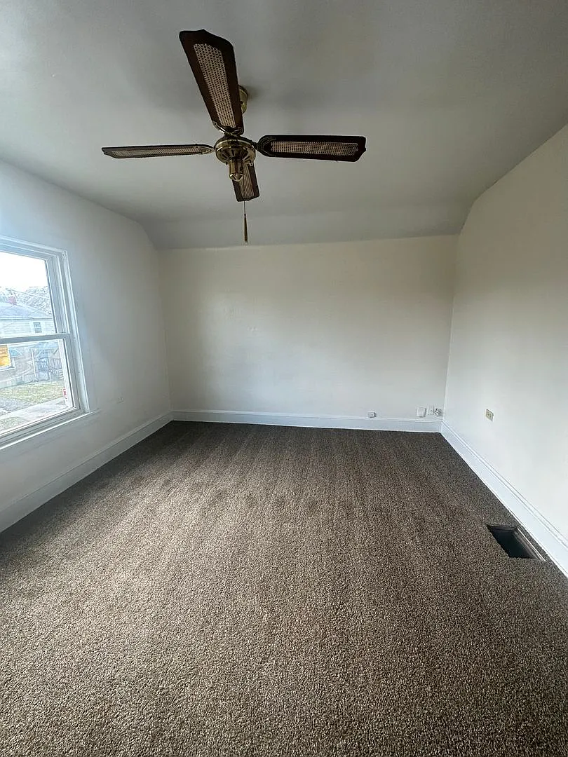 3bd Single Cash Pay/Section 8 — Photo 3