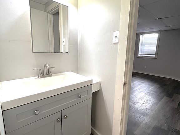 2nd image of 3159 Davenport St #4