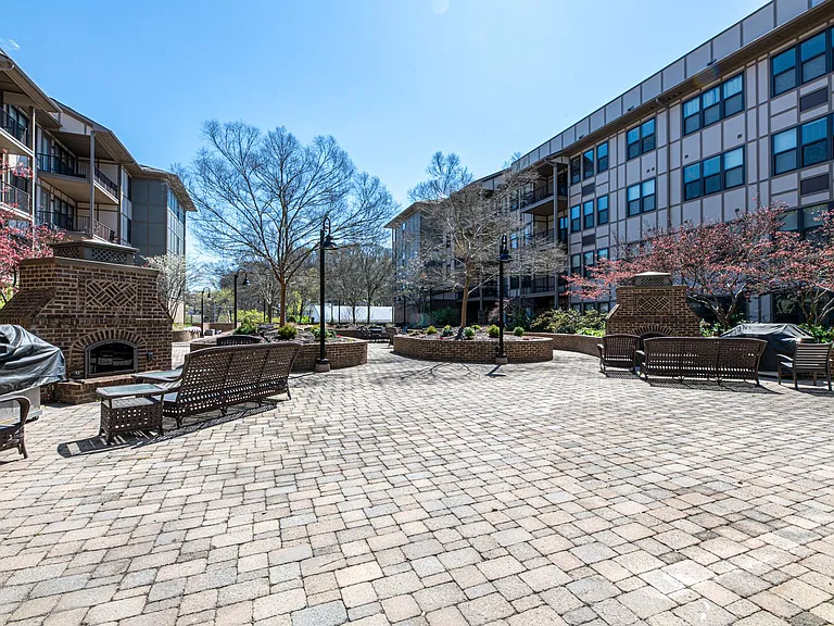 445 W Blount Ave #225 — Photo 30