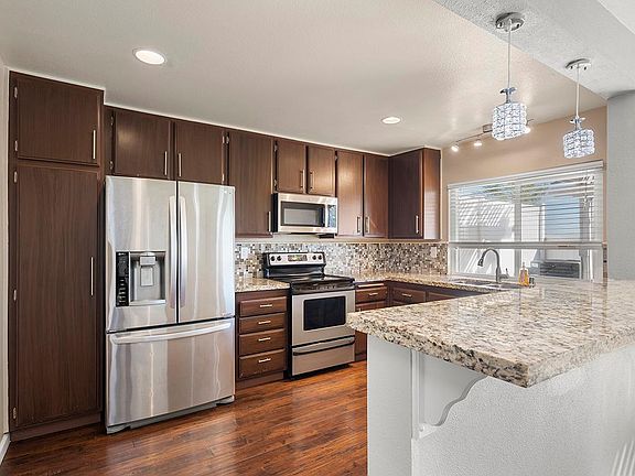 3rd image of 6981 Enborne Ln