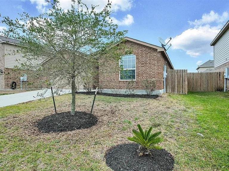 104 Indigo Brush Dr — Photo 2