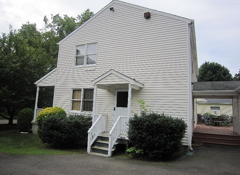 2nd image of 26 Paddock Pl