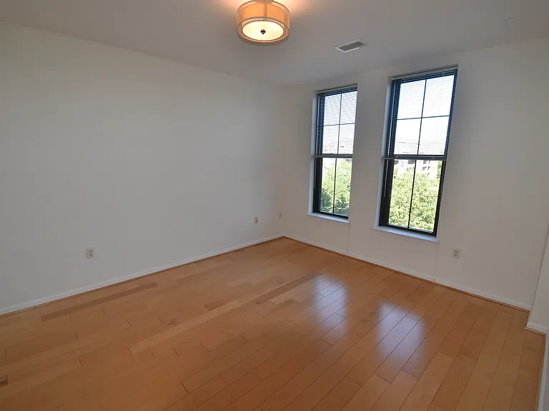 444 W Broad St #530 — Photo 8