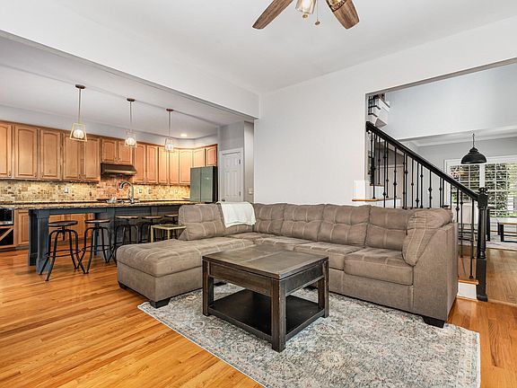 5th image of 155 Grande Dr