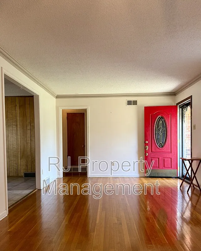 3 bed, 2.0 bath, 1360 sqft, $1,550 — Photo 4