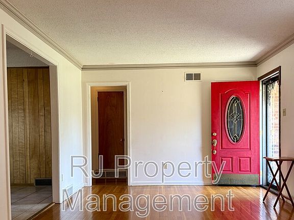 4th image of 3558 Greentree Dr