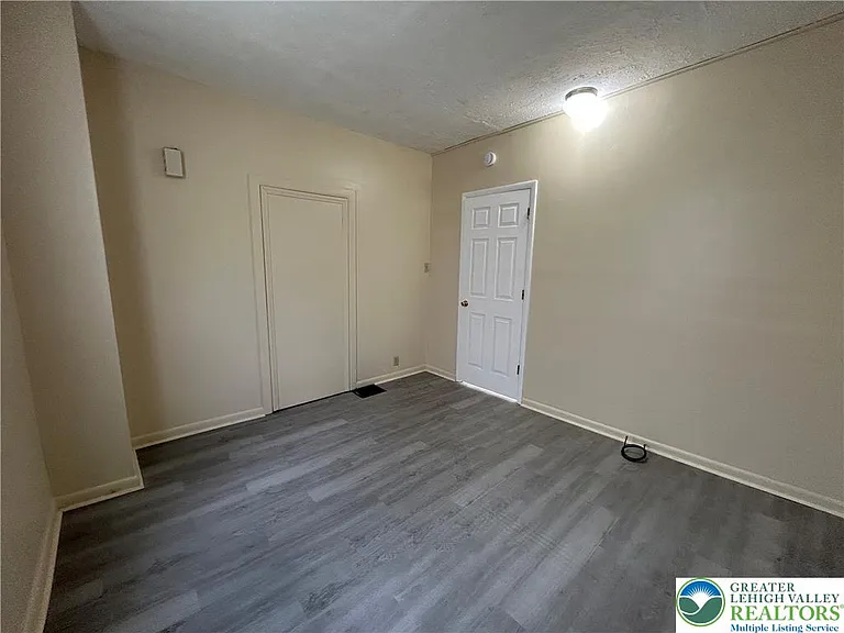 50 W Garrison St #1 — Photo 10