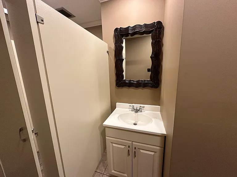 560 S McDonough St #B — Photo 7