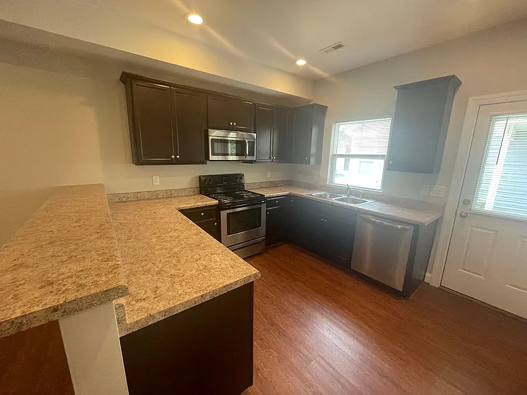5026 Park Ave — Photo 9