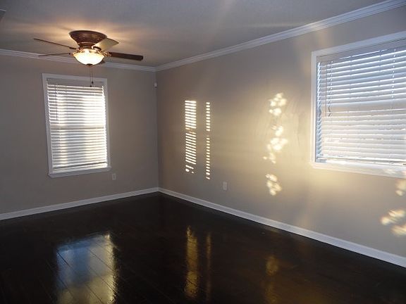 3rd image of 3007 Oak St