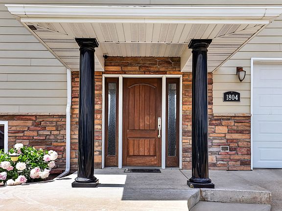 4th image of 1804 Whispering Ridge Dr