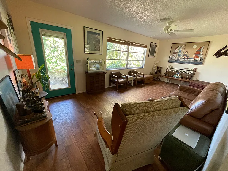 255 S Venice Blvd — Photo 4