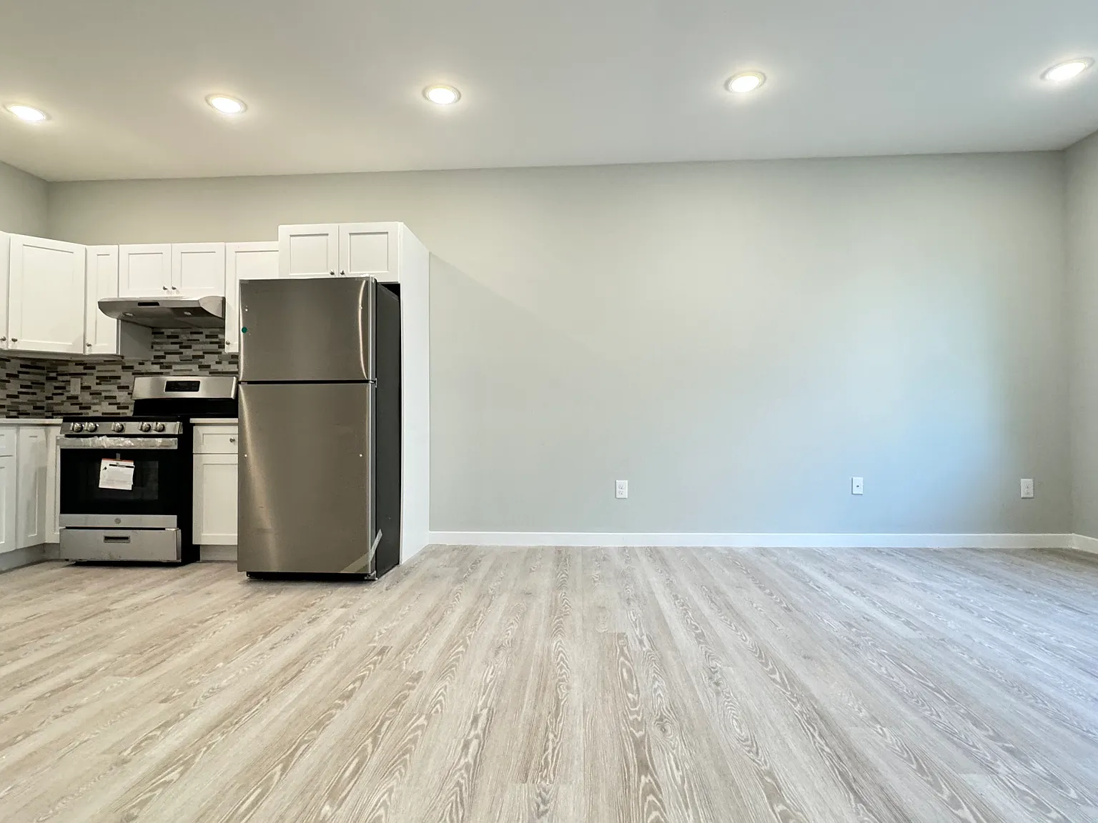 1 bed, $1,818 — Photo 3