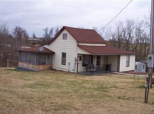 106 Oak St, Koshkonong, MO 65692