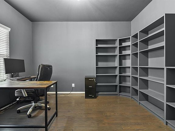 3rd image of 7931 Wood Hollow Drive