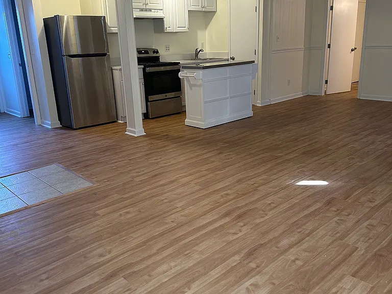 1407 N Main St — Photo 2