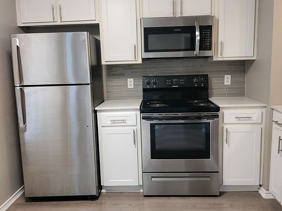 2nd image of 1100 Vine St APT 12