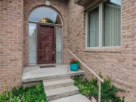 2nd image of 4682 Sawgrass Dr E #10