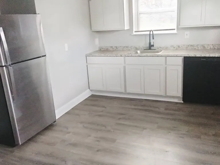 4241-4245 Manhattan Ave — Photo 7