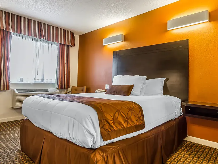 University Inn — Photo 2