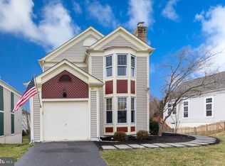 23 Fenton Wood Dr, Sterling, VA 20165