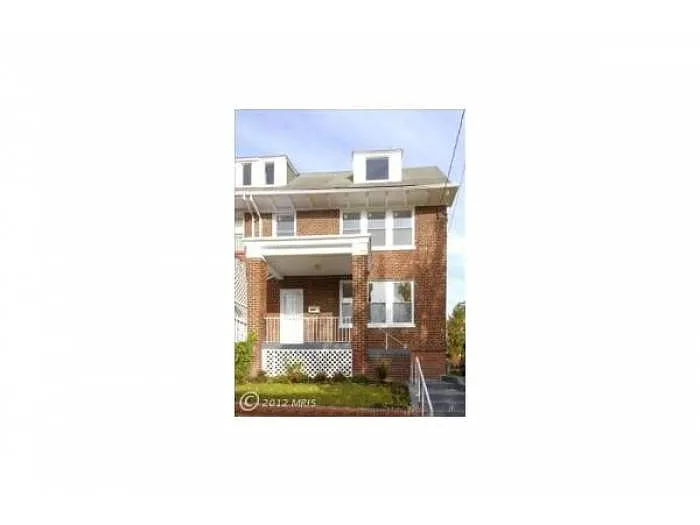 811 Somerset Pl NW photo 1