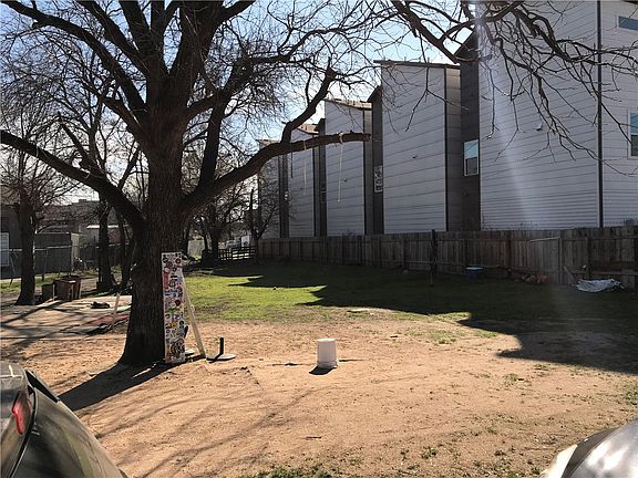 3rd image of 2307 Coronado St