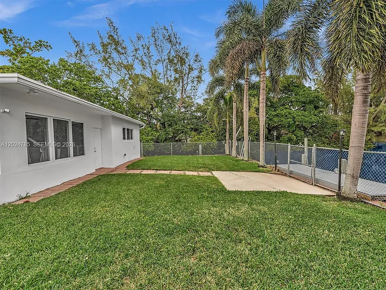 4500 SW 42nd Ter — Photo 53