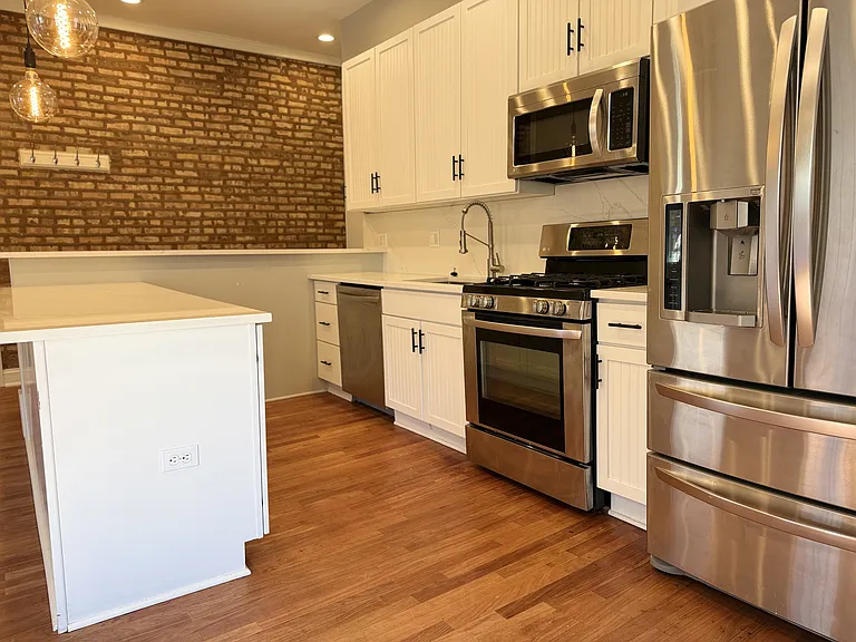 5025 S Michigan Ave #AVENUE3S — Photo 1