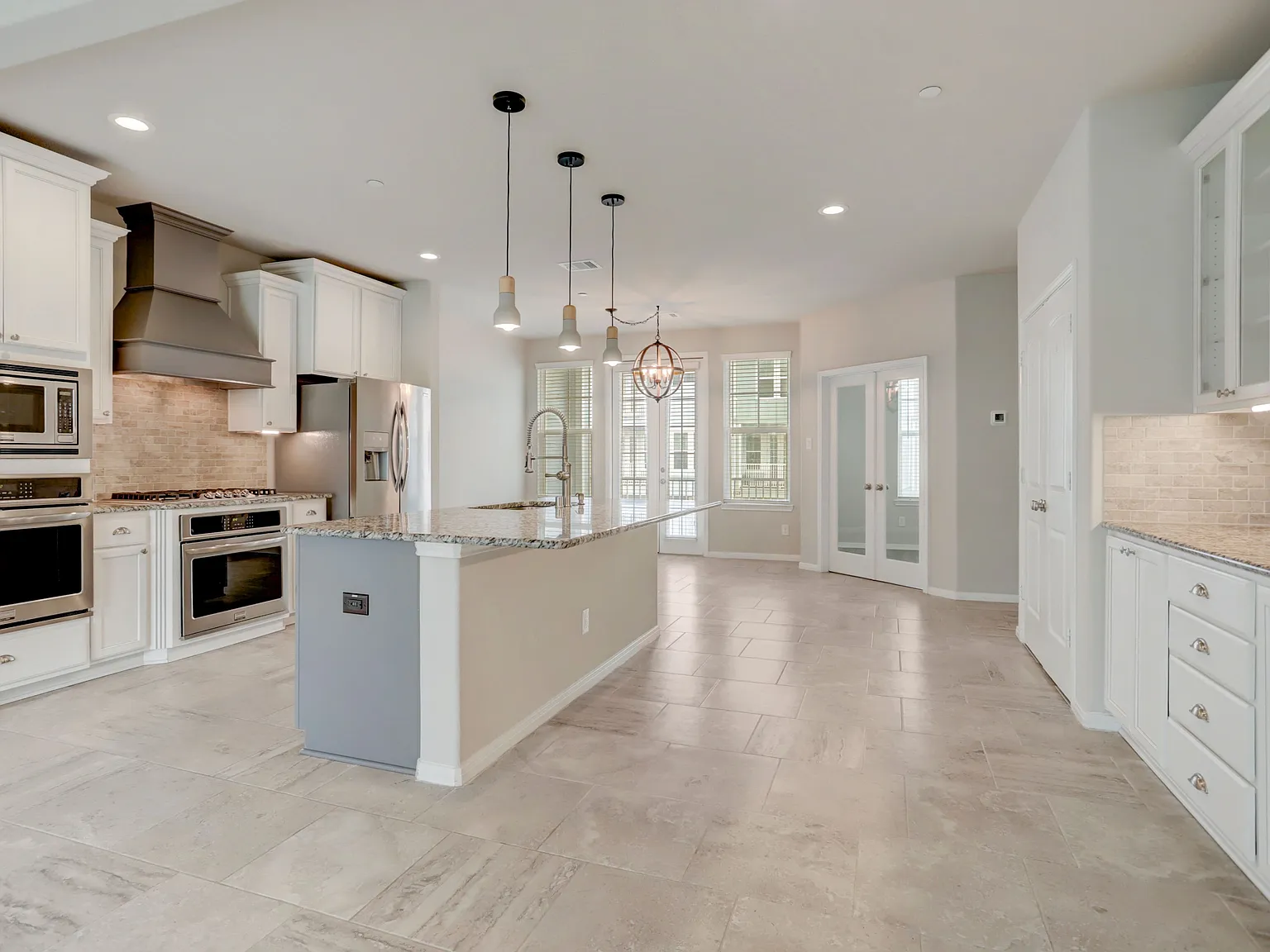 3 bed, 2143 sqft, $3,199 — Photo 3