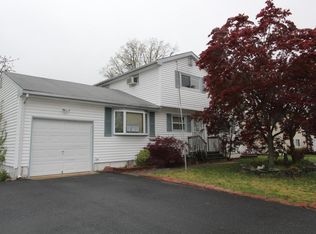 8 Charles Ave, Manchester, NJ 08759