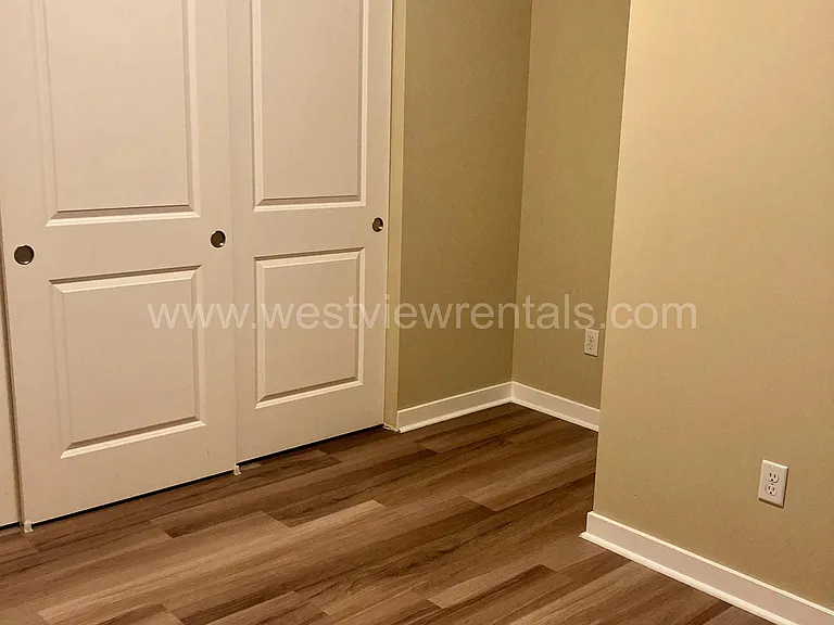 200 E Maple St — Photo 166