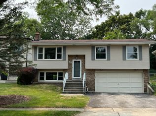 88 Spring Ave, Glen Ellyn, IL 60137