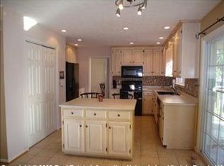 2775 Butternut Dr, Hampton, VA 23666