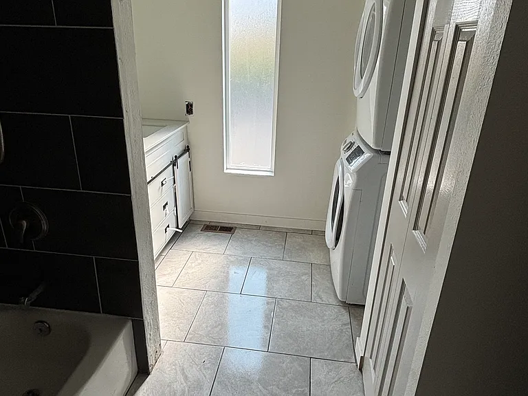 612 E Okanogan Ave #A — Photo 9