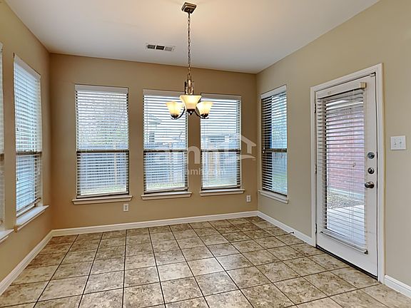 3rd image of 1605 Mockingbird Dr