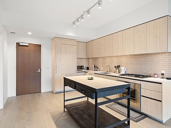 5th image of 1000 3rd St Unit 917