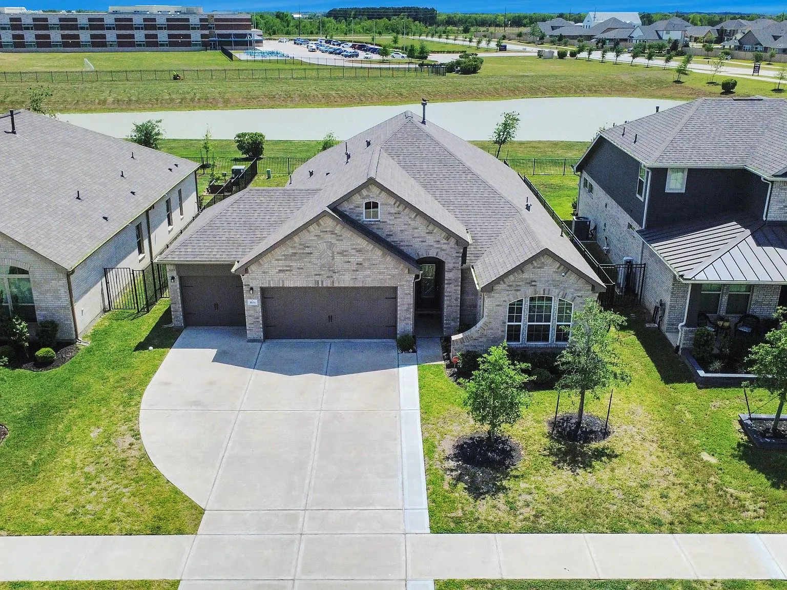 3 bed, 2.0 bath, 1801 sqft, $2,800 — Photo 4