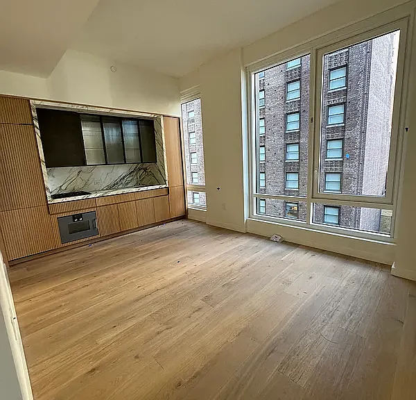 135 E 47th St #18C — Photo 17