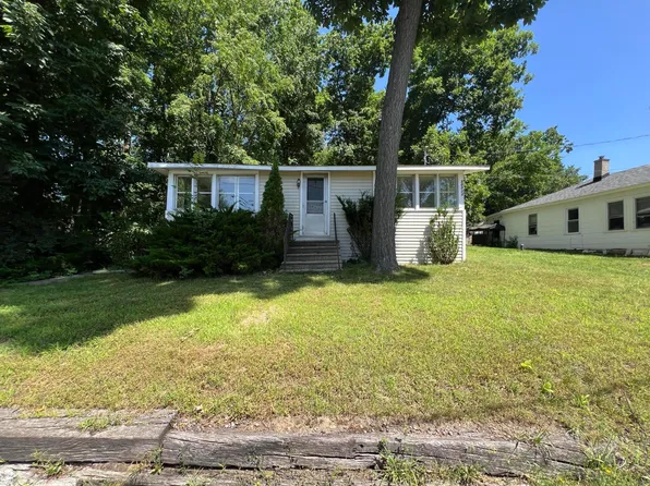 10904 Cora Dr, Portage, MI 49002