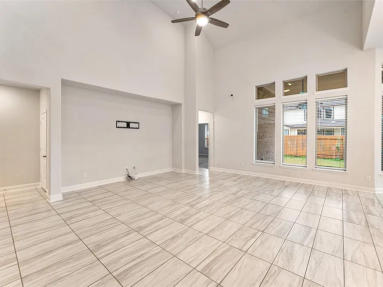 7623 Water Glen Ln — Photo 24