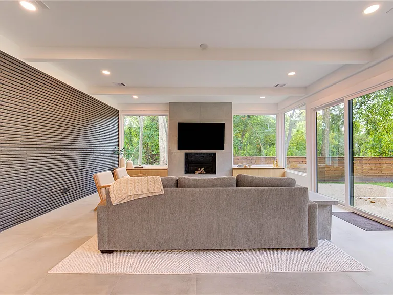 303 Isolde Dr — Photo 4
