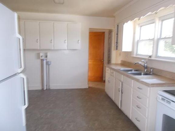 4th image of 1619 Edgerton Ave SE