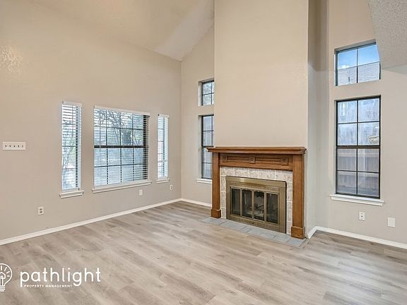 3rd image of 523 Coronado Ln