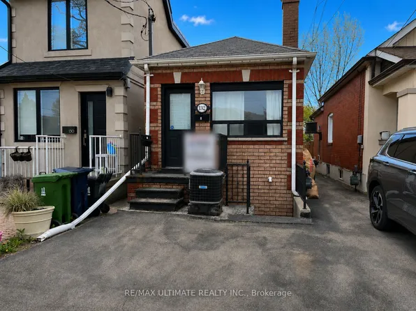 132 Spears St, Toronto, ON M6N 3X7