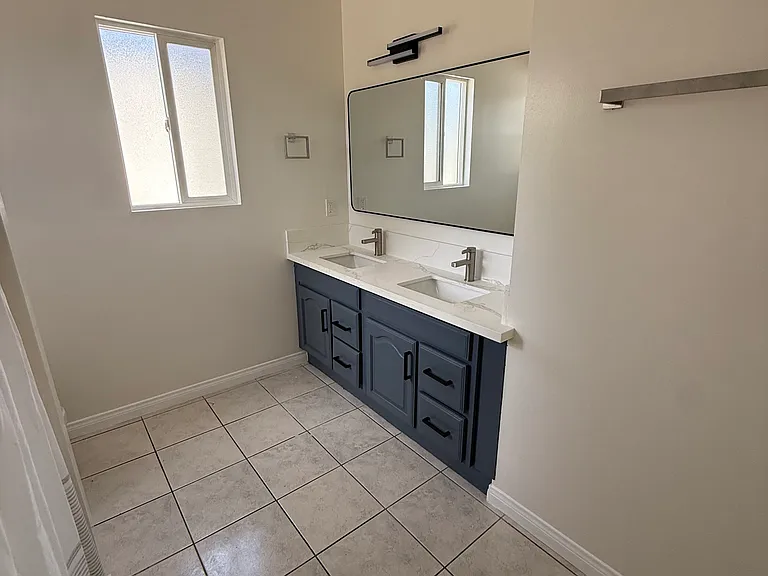 2446 S Centinela Ave — Photo 40